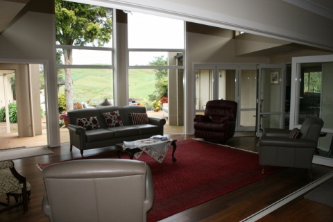 Lounge Room2 (800x533)